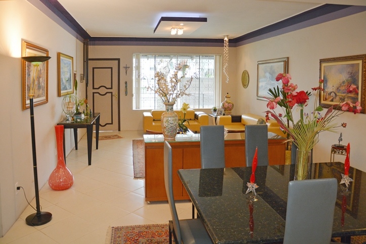 Casa com quatro quartos no Bairro Vila Nova