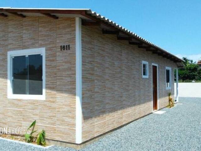 #124 - Casa para Venda em Piçarras - SC