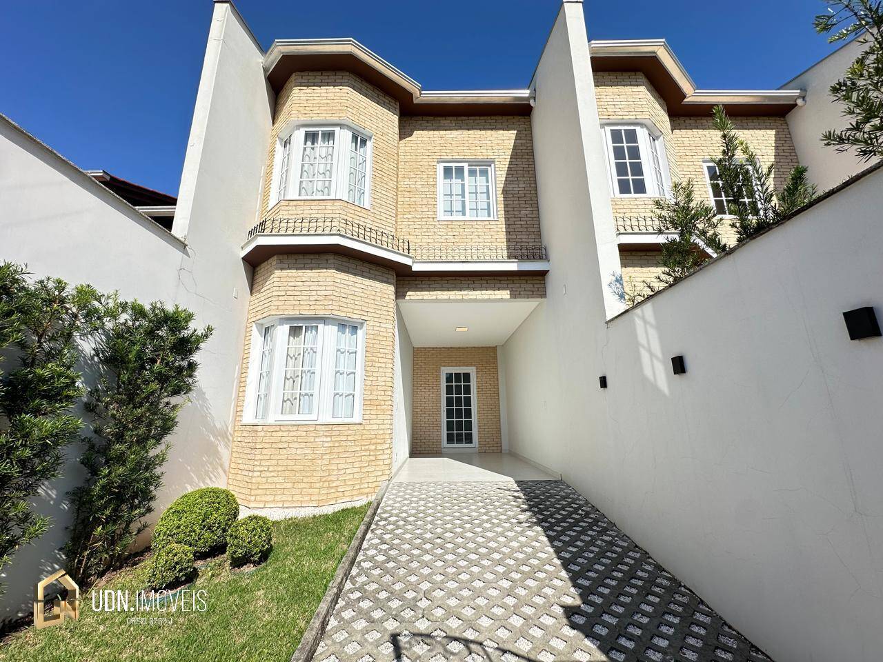 Maravilhosa casa mobiliada a venda no bairro Água Verde, Blumenau - SC