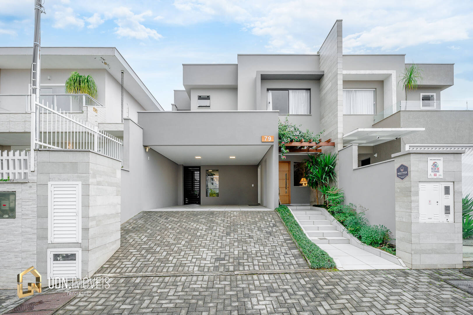 Linda Casa a Venda no Bairro Velha Central, Blumenau - SC