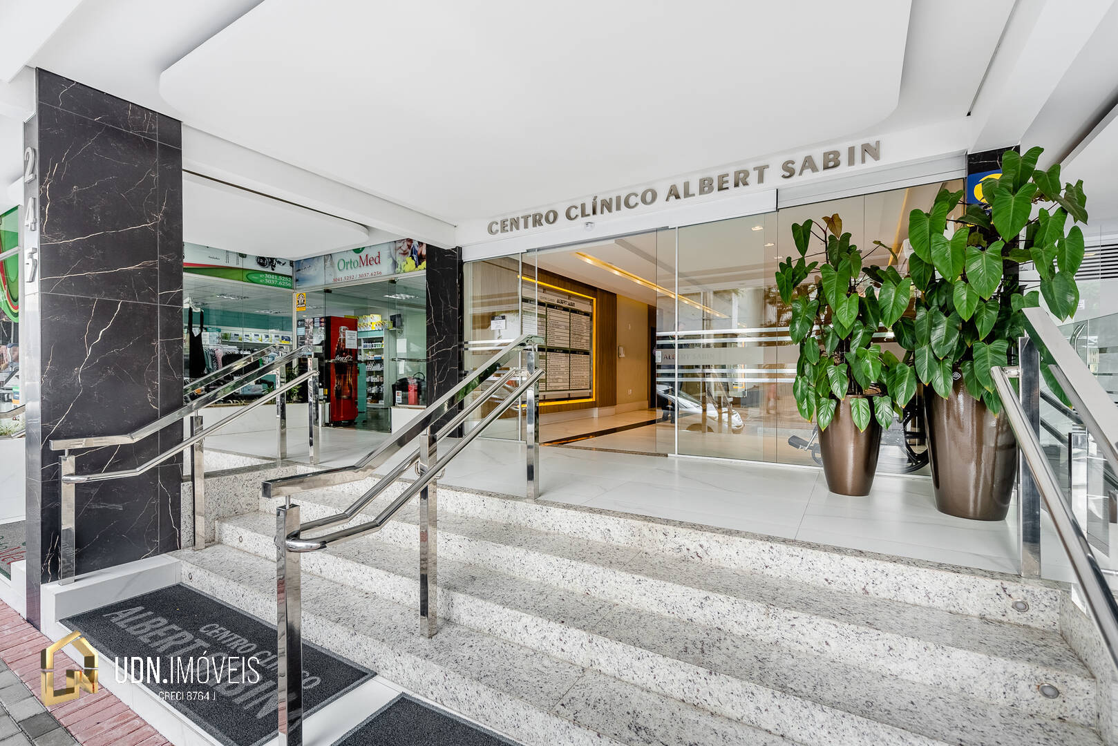 Sala Comercial Mobiliada A Venda no Bairro Centro, Blumenau - SC - foto 1