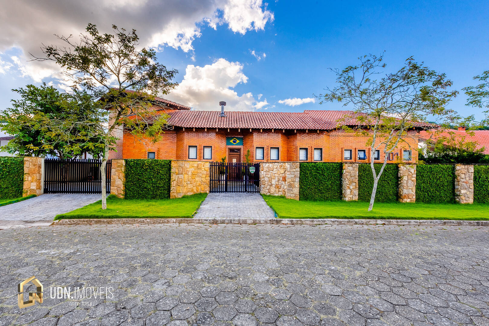 Linda Casa no Loteamento City Figueiras - Bairro Vorstadt, Blumenau - SC - foto 1